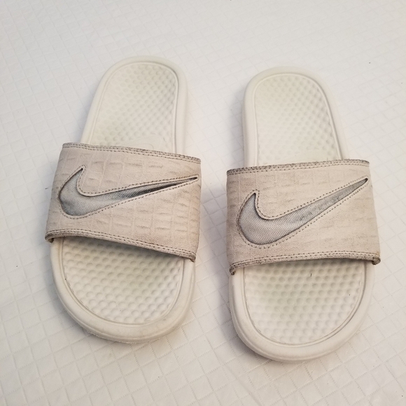 Nike Benassi Sandal White Women Size 7 AO1036-100 - Picture 1 of 6